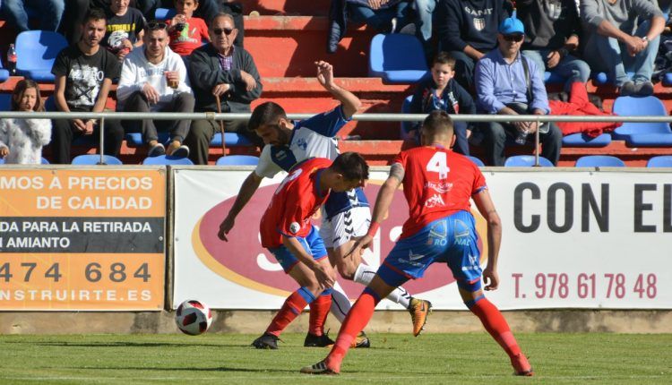 Momento del partido entre el Teruel y Ebro