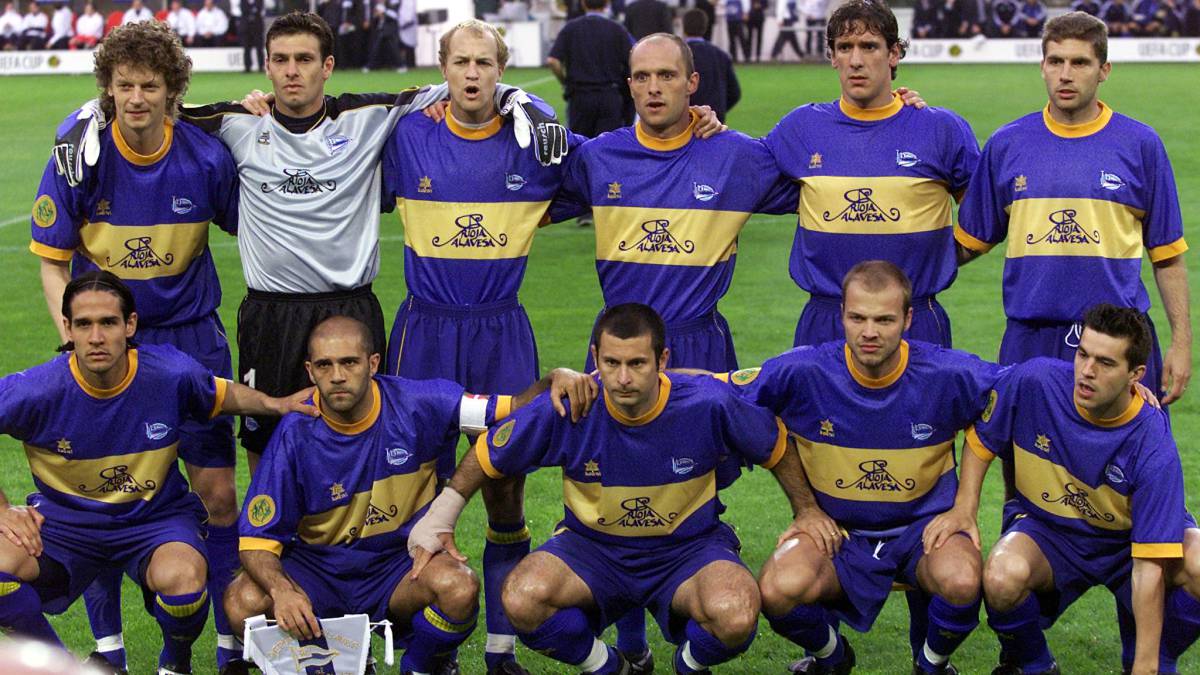 XI inicial del Deportivo Alavés en la final de la Copa de la UEFa de 2001 (foto: @Itaultza1921)