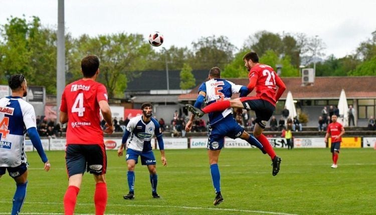 Momento del partido entre el Olot y Ebro