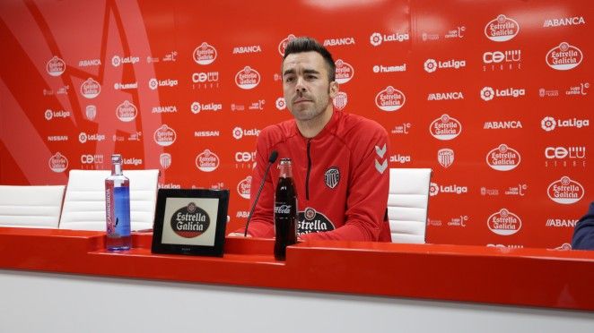 Juan Carlos atiende a los medios en rueda de prensa (www.cdlugo.com)
