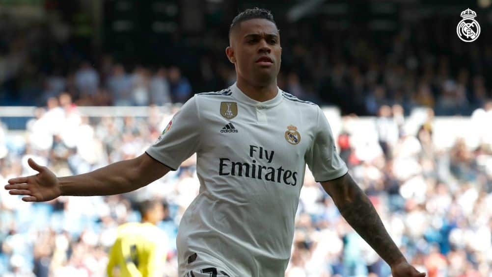 Mariano celebra un gol en un Real Madrid - Villarreal