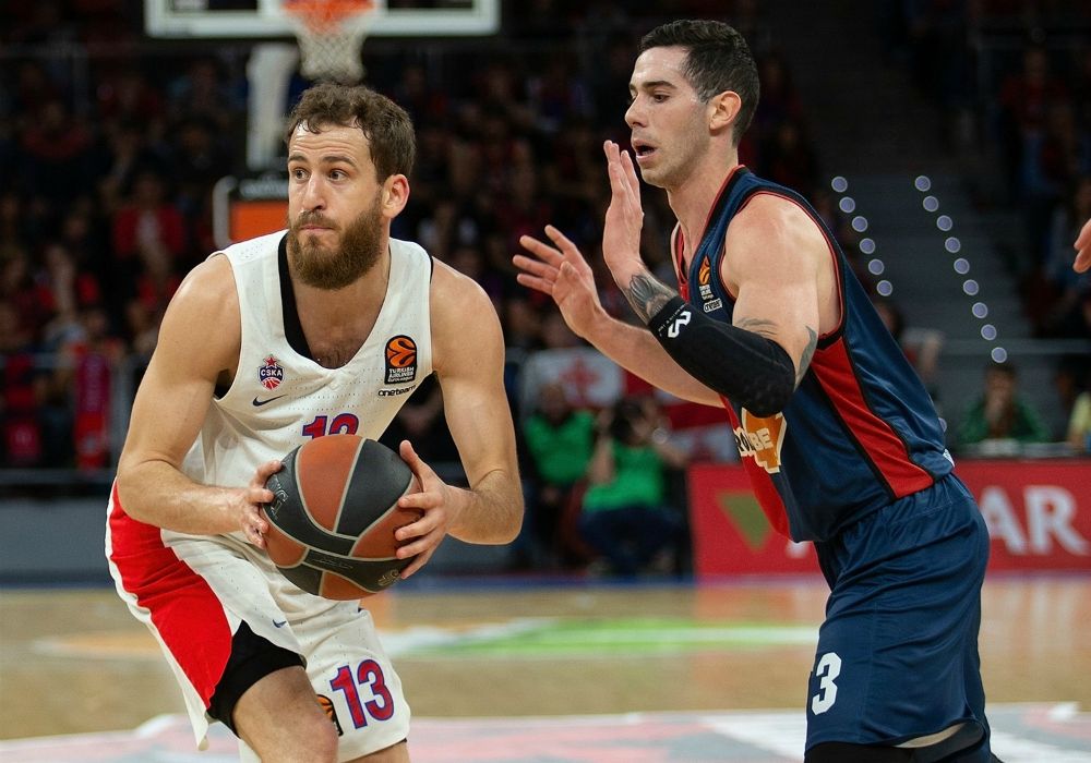 Sergio Rodríguez tiene el balón ante Luca Vildoza en un KIROLBET Baskonia Vitoria-Gasteiz - CSKA Moscow. Foto: Turkish Airlines Euroleague.