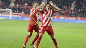 Bernardo Espinosa en un encuentro con el Girona