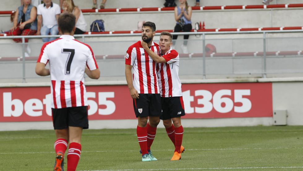 Villalibre celebra un gol del Bilbao Athletic