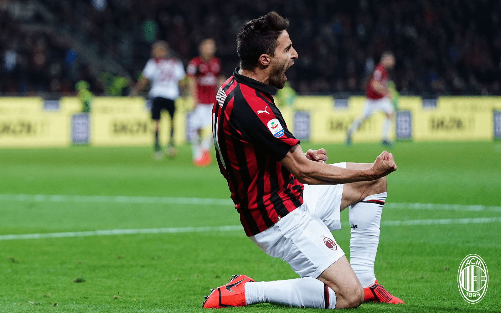 Fabio Borini festeja el gol que mantiene con vida al Milan en su lucha por la Champions. Foto: Sitio oficial del AC Milan