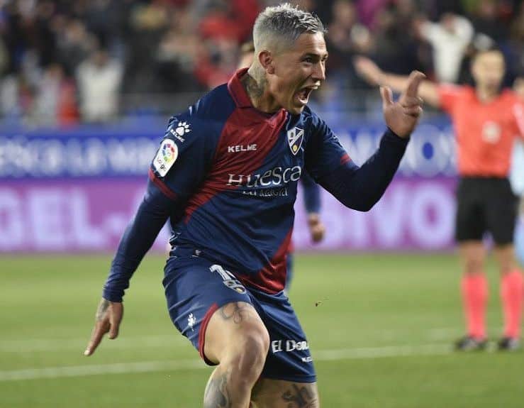 'Chimy' Ávila celebrando un gol con el Huesca