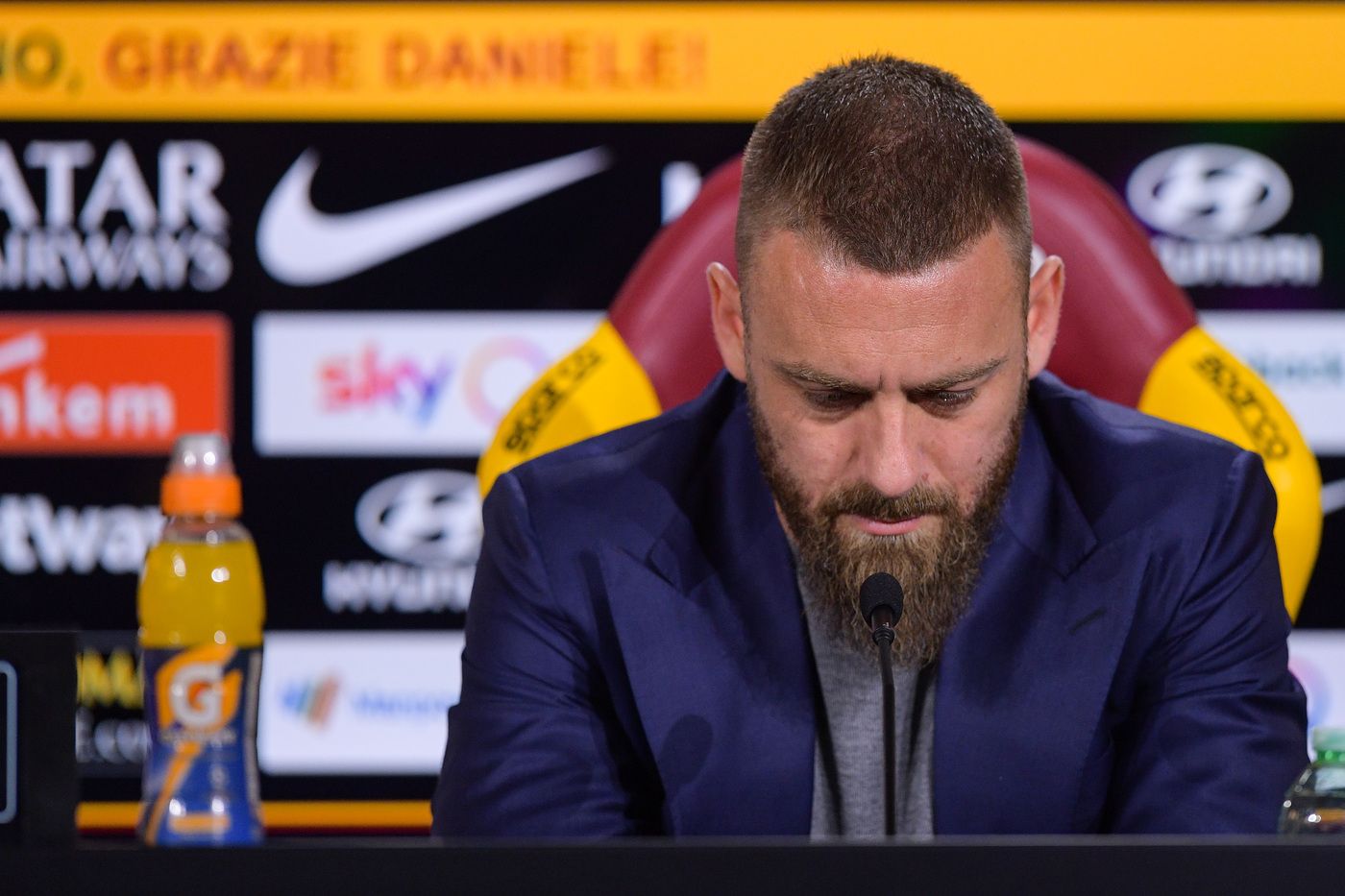 Foto Fabio Rossi/AS Roma/ LaPresse
14/05/2019 Roma ( Italia)
Sport Calcio
Conferenza Stampa di Daniele De Rossi - Centro Sportivo ”Fulvio Bernardini”
Nella foto: Daniele De Rossi

Photo  Fabio Rossi/AS Roma/ LaPresse
14/05/2019 Roma (Italy)
Sport Soccer
Press conference AS Roma player Daniele De Rossi - Centro Sportivo “Fulvio Bernardini”
In the pic: Daniele De Rossi