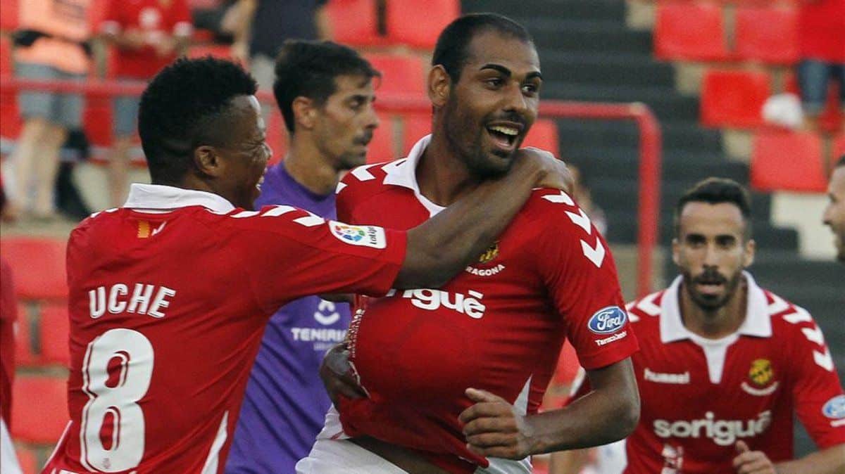 Fali celebra un gol con el Nàstic