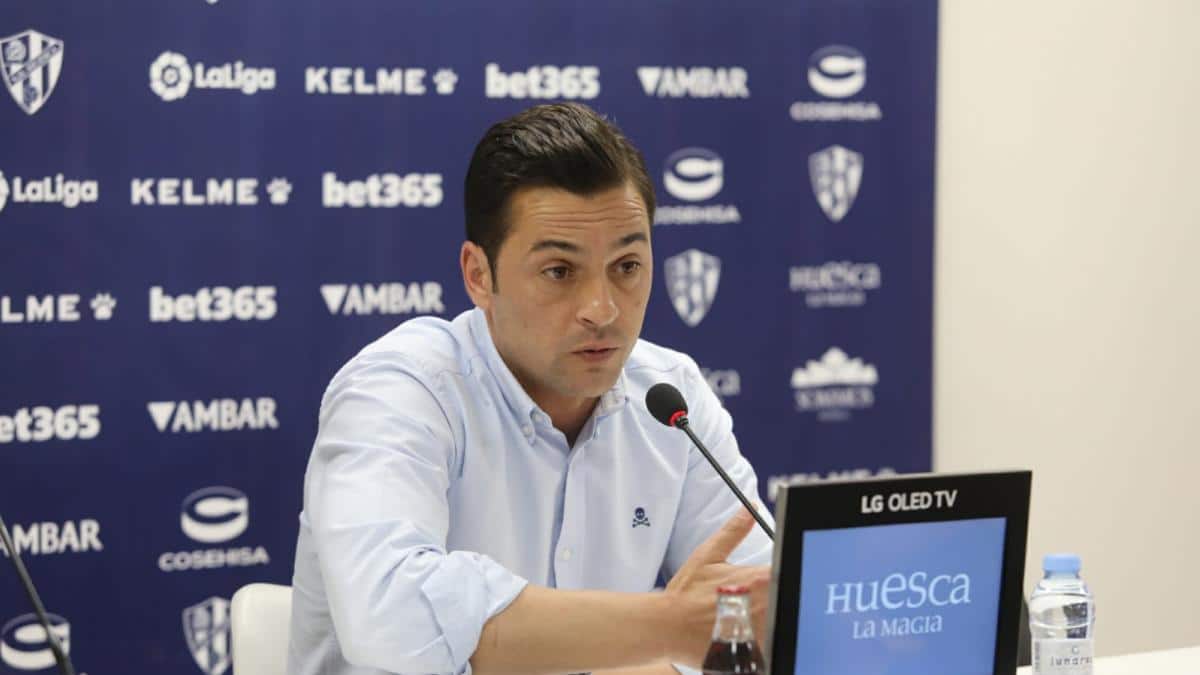 Francisco en la sala de prensa de El Alcoraz