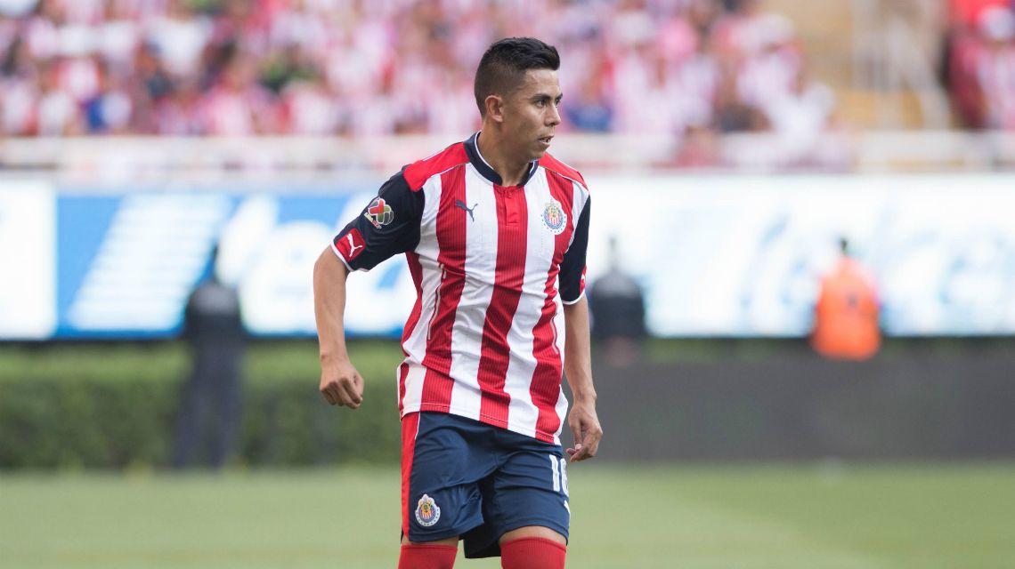 Néstor Calderón jugando con el Chivas de Guadalajara