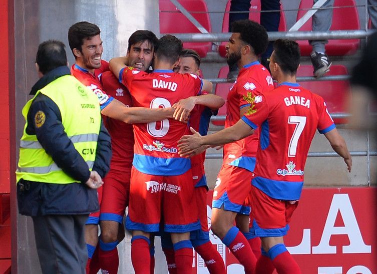 El Numancia celebra el 2-0 de Escassi