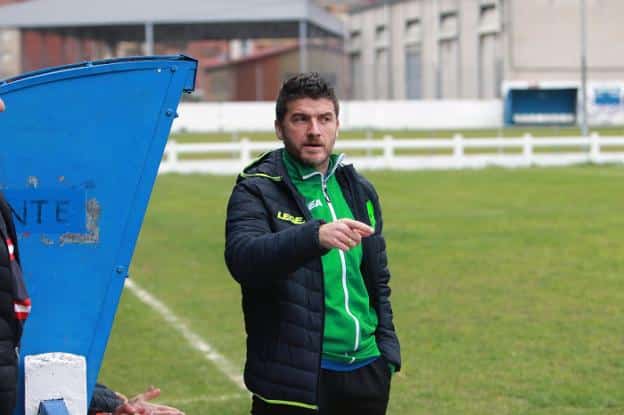 Samuel Baños en un partido con el CD Lealtad