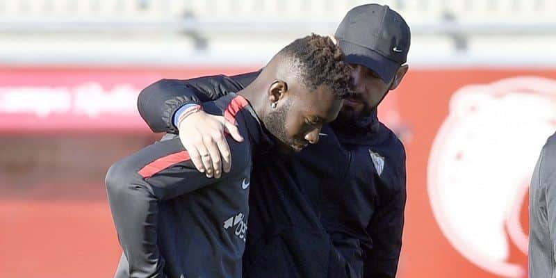 Monchi habla con Gnagnon durante un entrenamiento