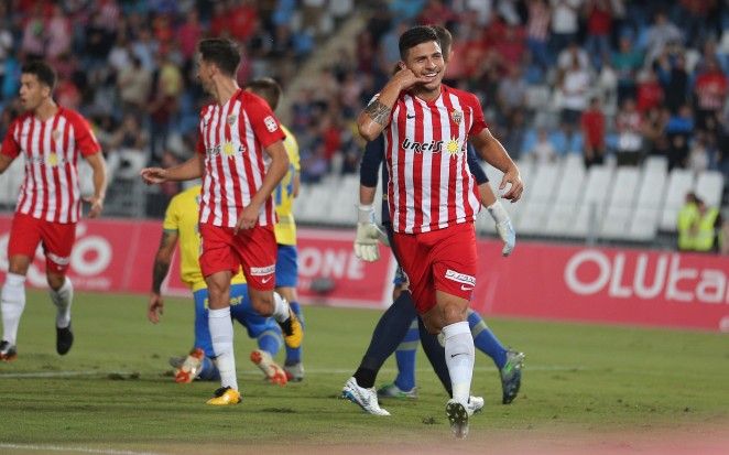 Narváez celebra uno de sus goles con el Almería