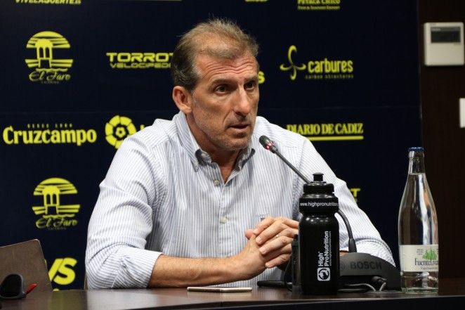 Óscar Arias durante la rueda de prensa | Imagen: Cádiz CF