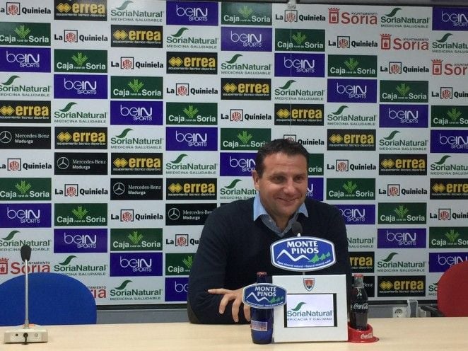 A César Palacios, director deportivo del Numancia, le espera un largo verano