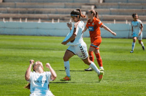 Alba Redondo celebrando un gol con el Fundación Albacete Femenino