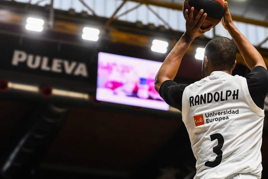 Anthony Randolph lanza a canasta en un Valencia Basket - Real Madrid. Foto: Liga Endesa.