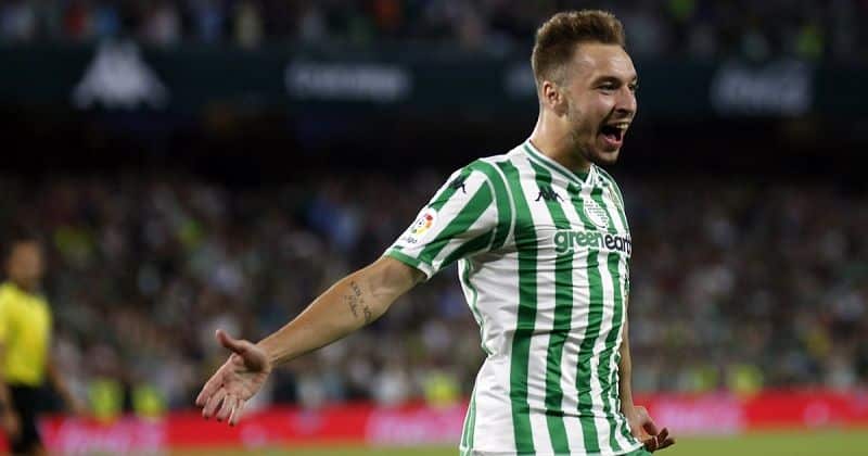 Loren celebra un gol con el Betis