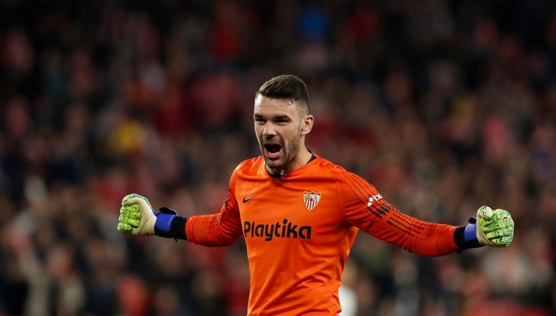 Juan Soriano en un partido con el Sevilla