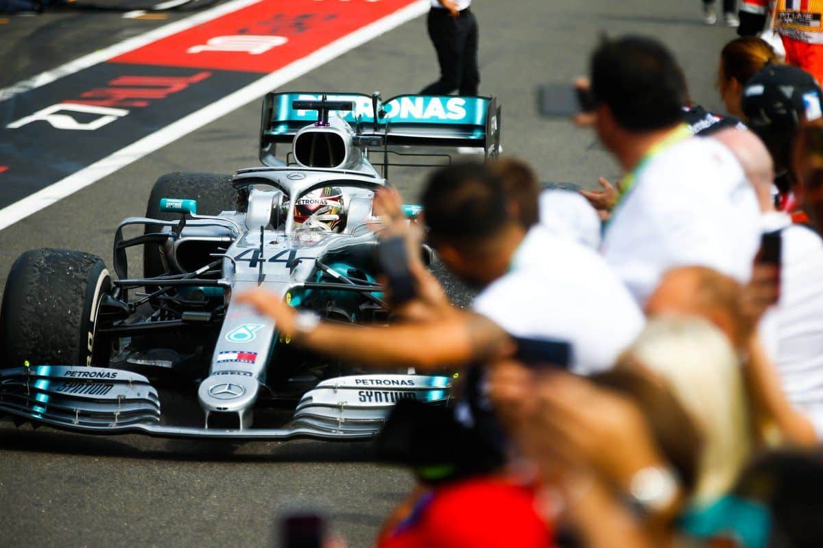 Irreprochables. Mercedes no deja torcer el brazo // vía Twitter: @MercedesAMGF1