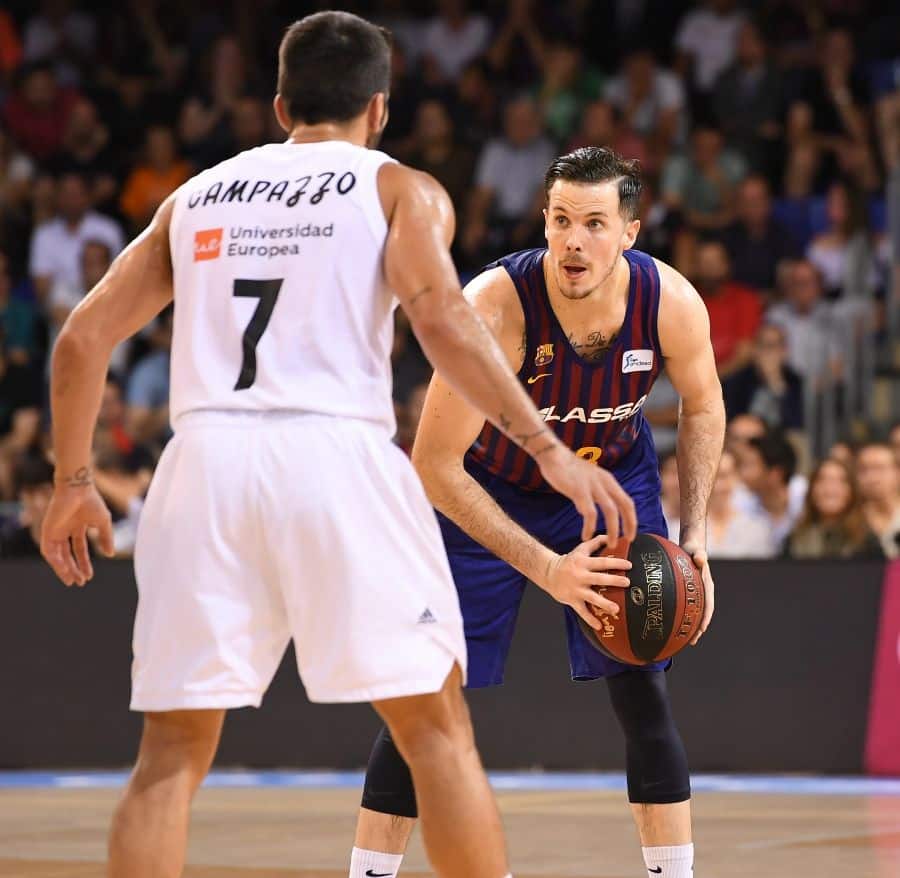 Facundo Campazzo defiende a Thomas Heurtel en un FC Barcelona Lassa - Real Madrid. Foto: Liga Endesa.