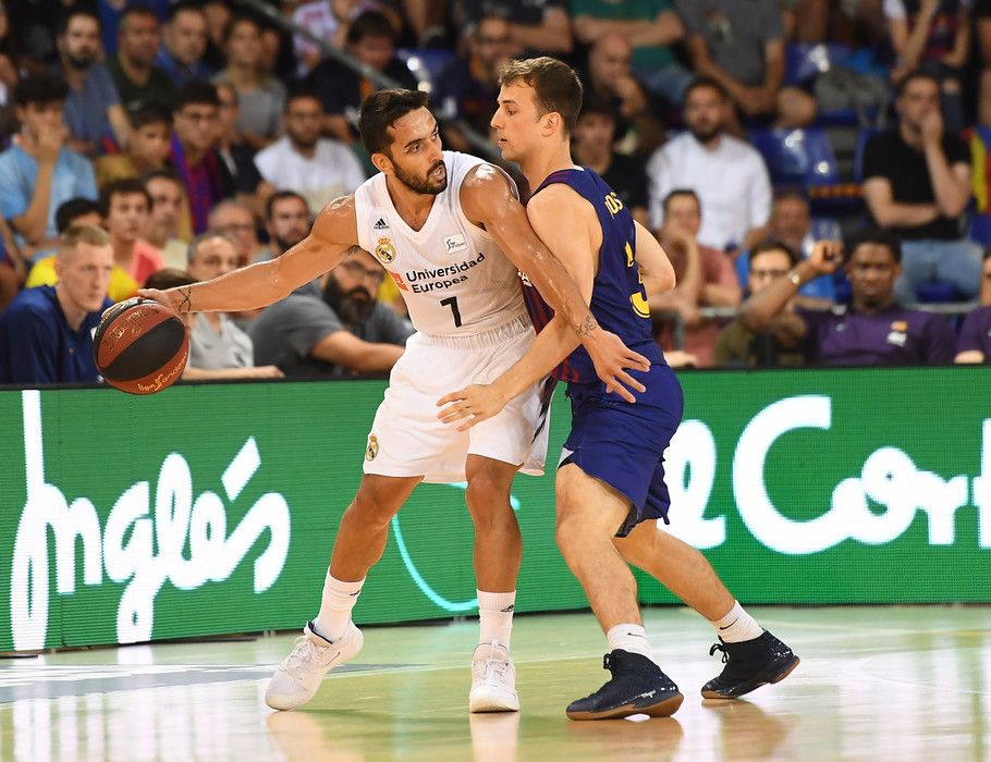 Facundo Campazzo es defendido por Kevin Pangos en un FC Barcelona Lassa - Real Madrid. Foto: Liga Endesa.