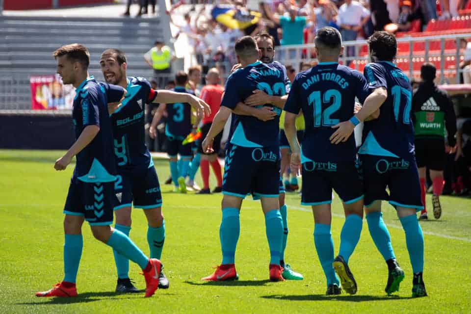 Febas, Gentilleti Dani Torres entre otros vistiendo la camiseta del Albacete esta temporada. Fuente: Albacete BP