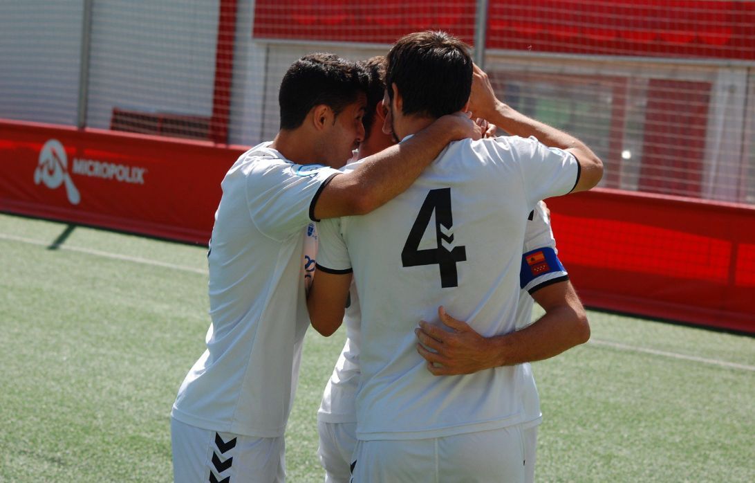 Los jugadores del Alcobendas Sport celebran un gol ante el Zamora