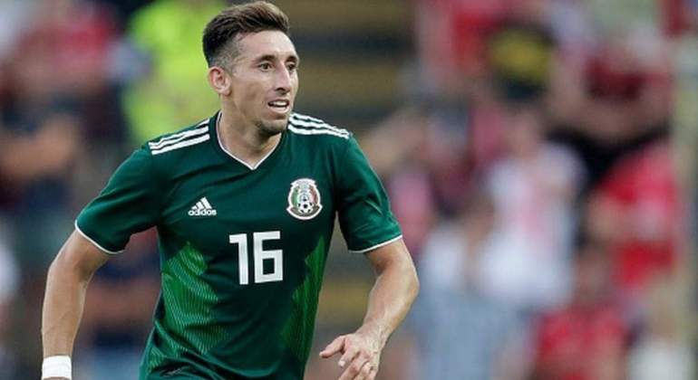 Héctor Herrera en un partido con la selección mexicana