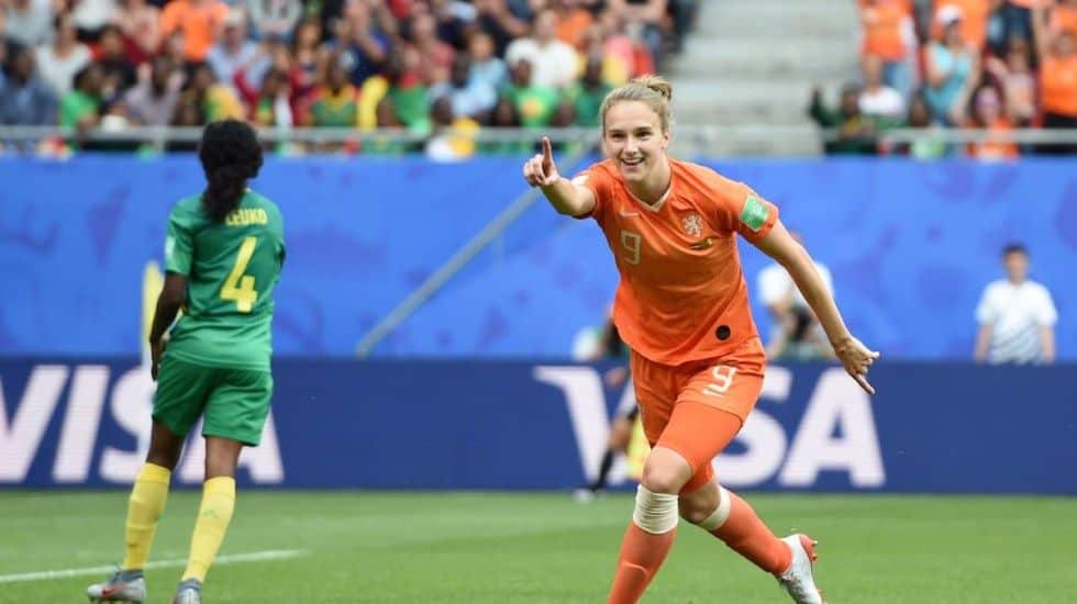 Miedema celebra uno de sus goles