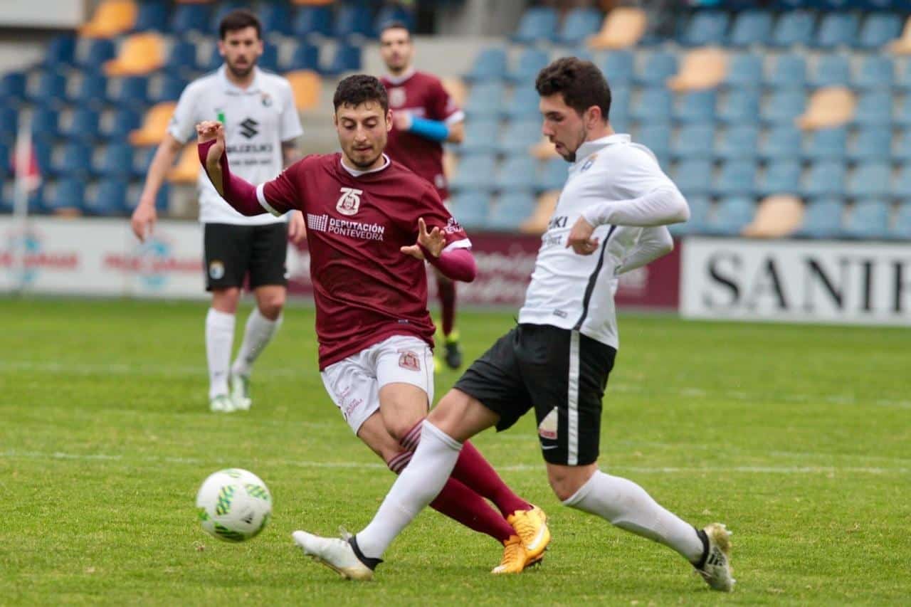 Kevin Presa en un partido con el Pontevedra frente al Burgos