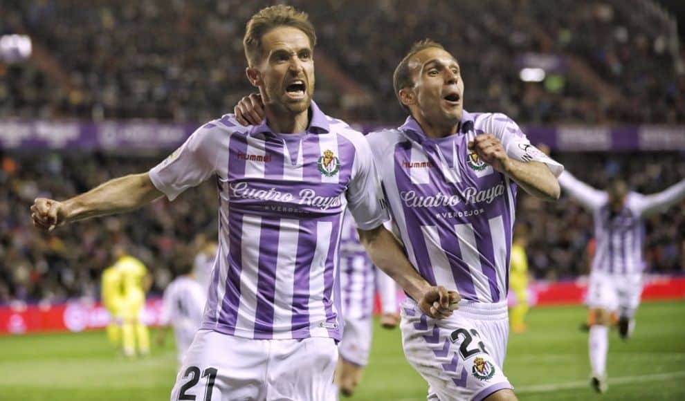 Míchel celebra un gol junto con Nacho
