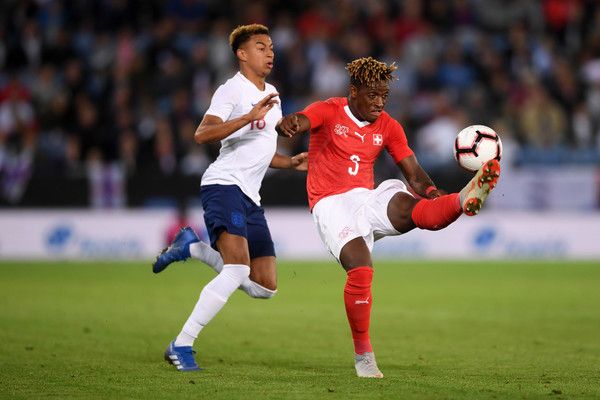 François Moubandje en un partido con la selección suiza