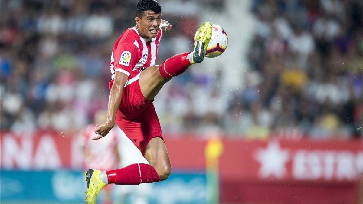 Pedro Porro en un partido con el Girona