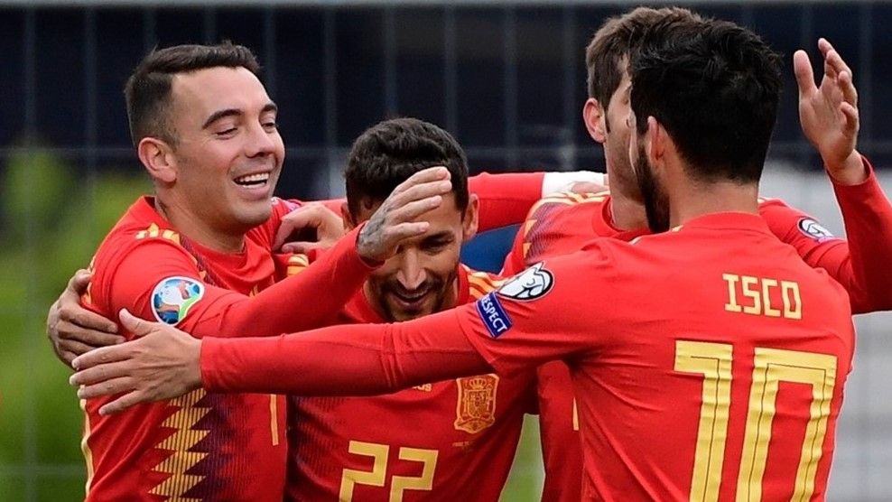 Los jugadores de la selección española celebran el gol de Jesús Navas