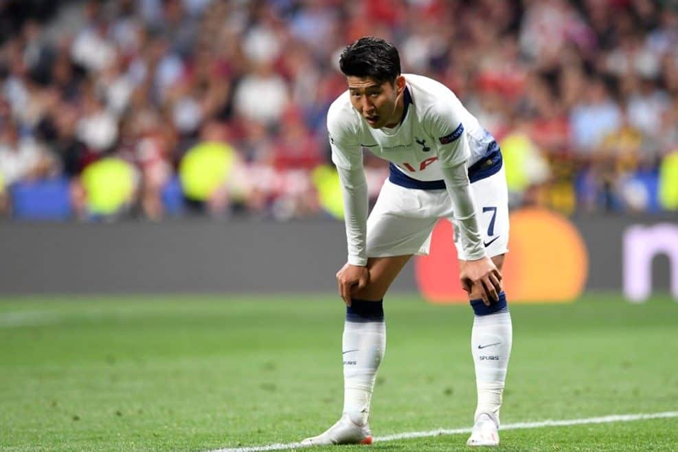 Son Heung-Min (Tottenham) se lamenta tras caer frente al Liverpool en la final de la Champions League