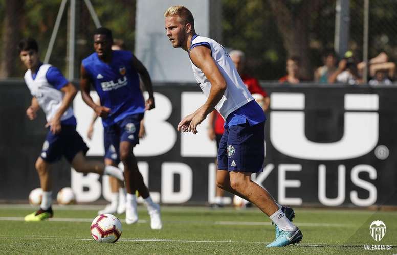 Uros Racic durante un entrenamiento ché | Imagen: Valencia CF