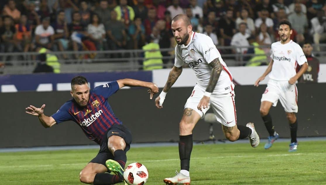 Aleix Vidal durante un encuentro frente al FC Barcelona | Imagen: Sevilla FC