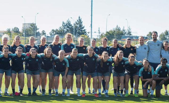 Jugadoras y equipo técnico del FC Barcelona Femení. | Foto: fcbfemení