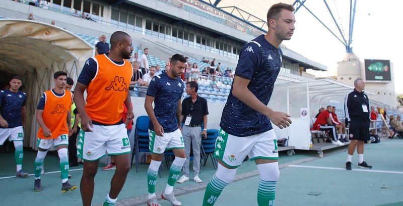 La plantilla verdiblanca salta al césped en su primer amistoso | Imagen: Real Betis