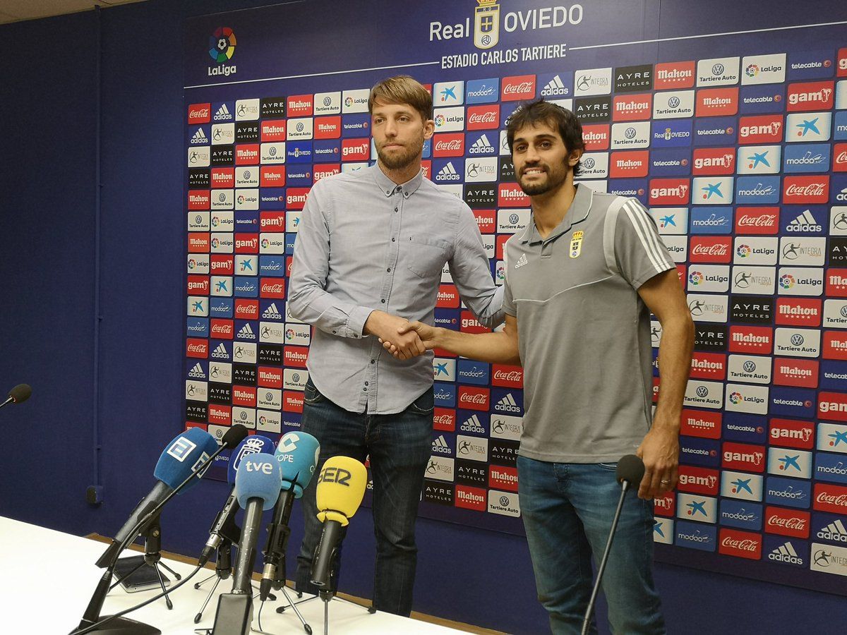 Presentación de Arribas en el Real Oviedo