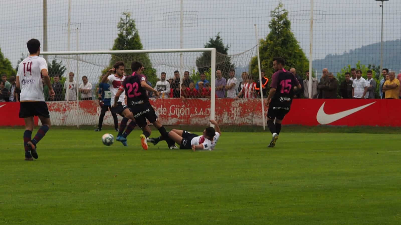 Lance del encuentro de pretemporada frente al Gijón Industrial