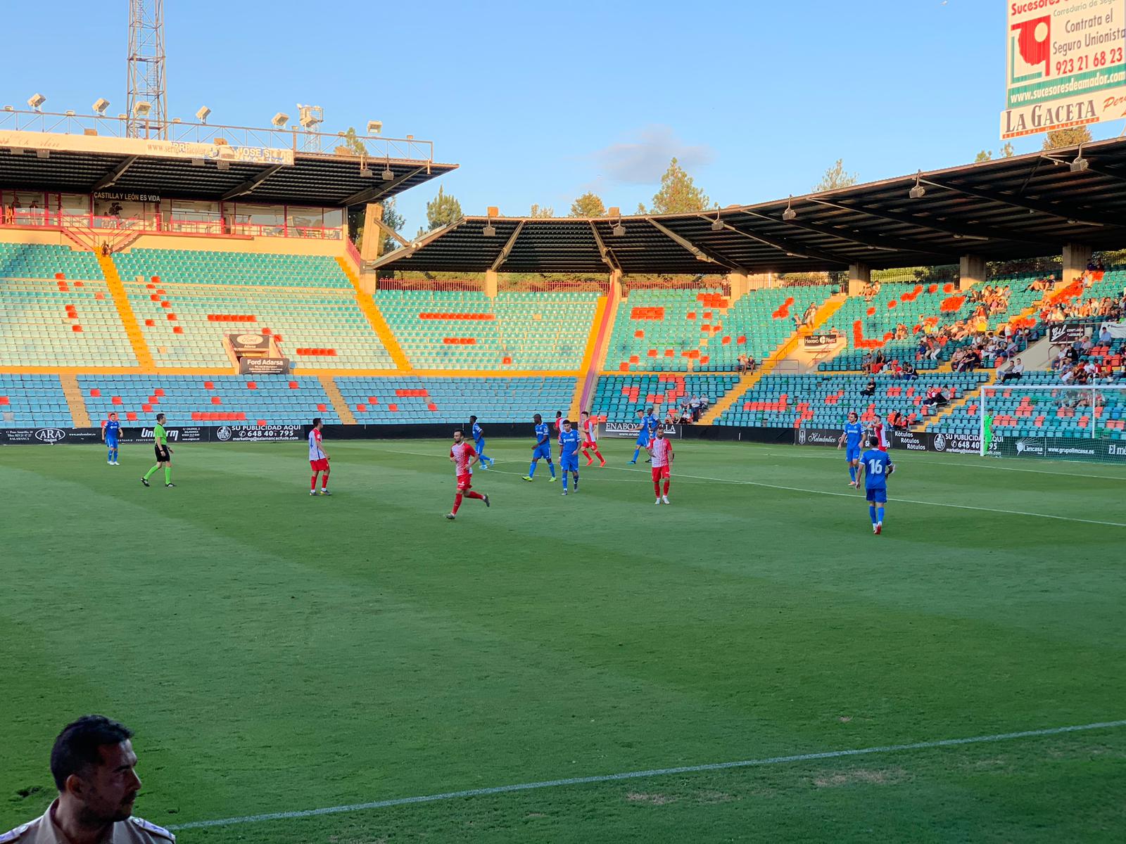 Lance del encuentro en el Helmántico entre Getafe y Sporting