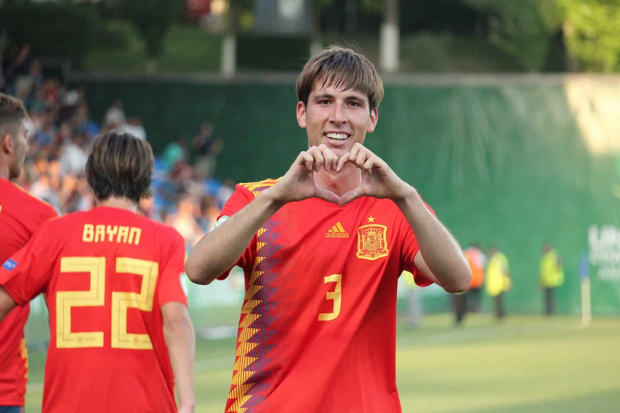 Juan Miranda celebra un gol con la Selección Española sub19