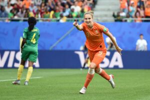 Vivianne Miedema celebrando el gol que la coloca como la máxima anotadora de la selección holandesa. | Foto: FIFA 