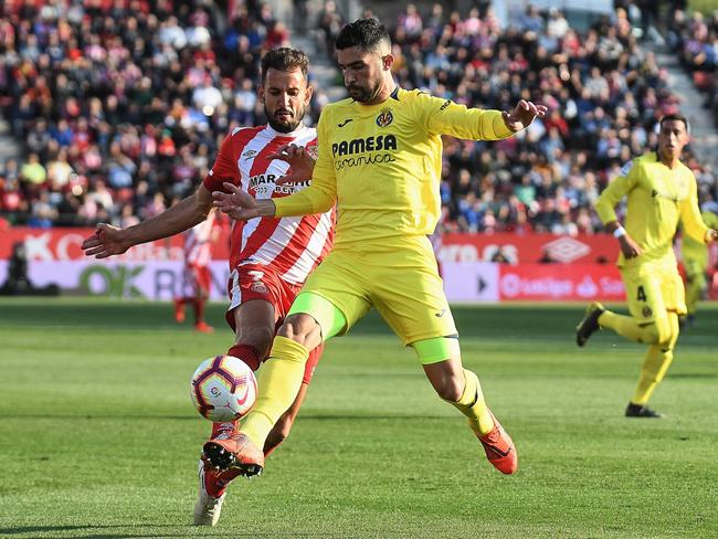 Álvaro González en un partido con el Villarreal la pasada campaña