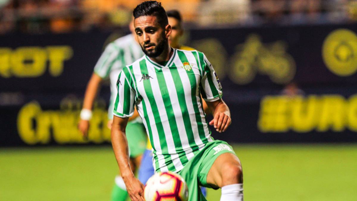 Boudebouz en un partido con el Betis