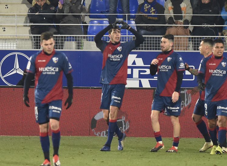 Christian Rivera celebra un gol en su etapa anterior en el Huesca