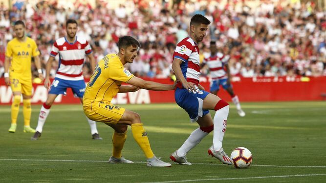 Dani Ojeda la pasada temporada jugando en las filas del Granada. Imagen: granadahoy.com